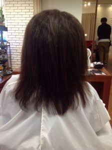 襟足の髪がクセでジリジリ、、、クシャクシャになってしまう、、。