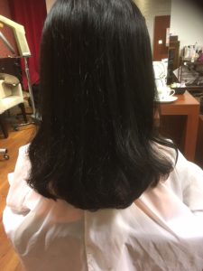 矯正ストレート毛にだってお手軽ワンカールのパーマはかけられる！