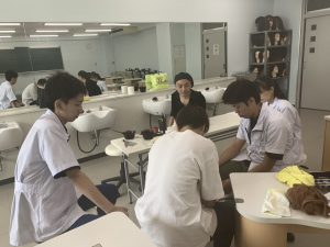 理美容専門学校でカラーについて教えました！