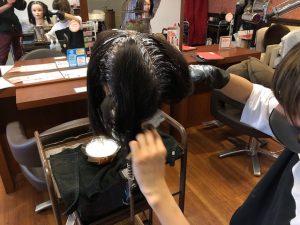 アカデミー通信vo8〜マニキュア塗布と痛まないブリーチテスト〜